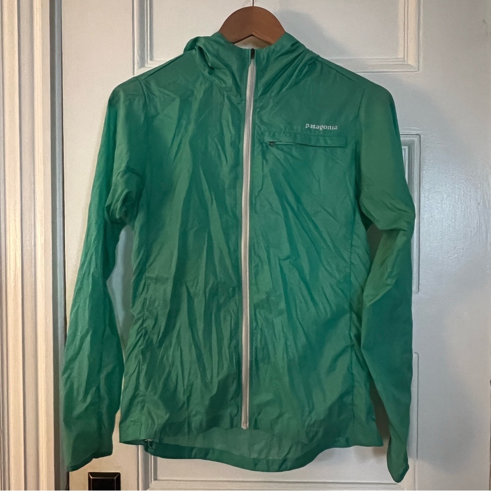 Patagonia turquoise wind breaker
